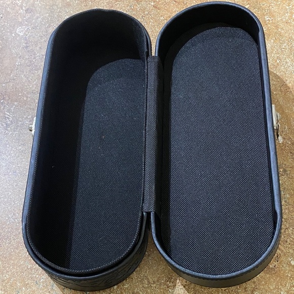 Younique Black Embossed Makeup Case w/Colorful Eyeshadows, Blush and Concealer - Picture 2 of 7